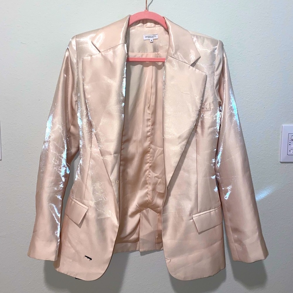 Form hugging standout blazer